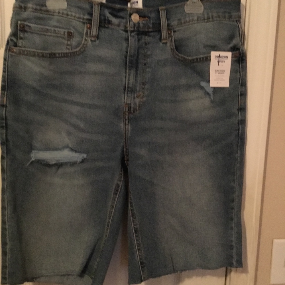 new with tags size 34 Levi Shorts